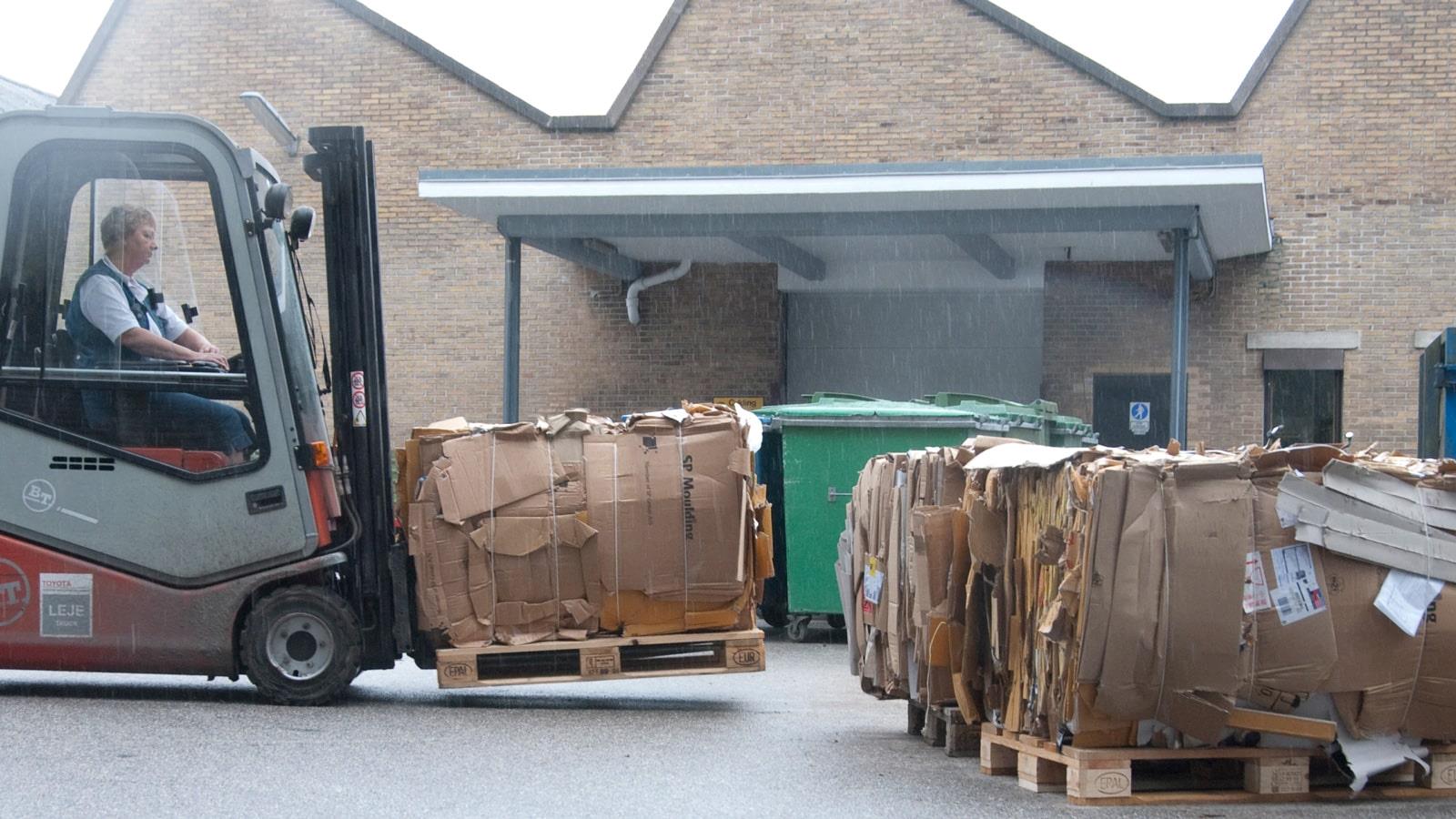 Truck driver takes cardboard bale to yard at Sauer-Danfoss 